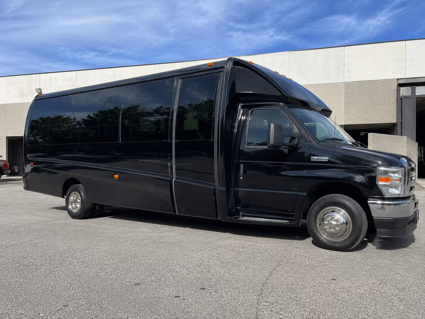 concert shuttle buses for groups staying at hotels along i 49
