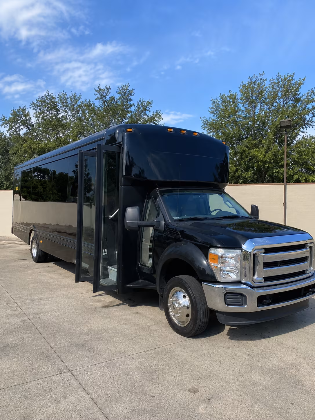 rogers 20 passenger party bus