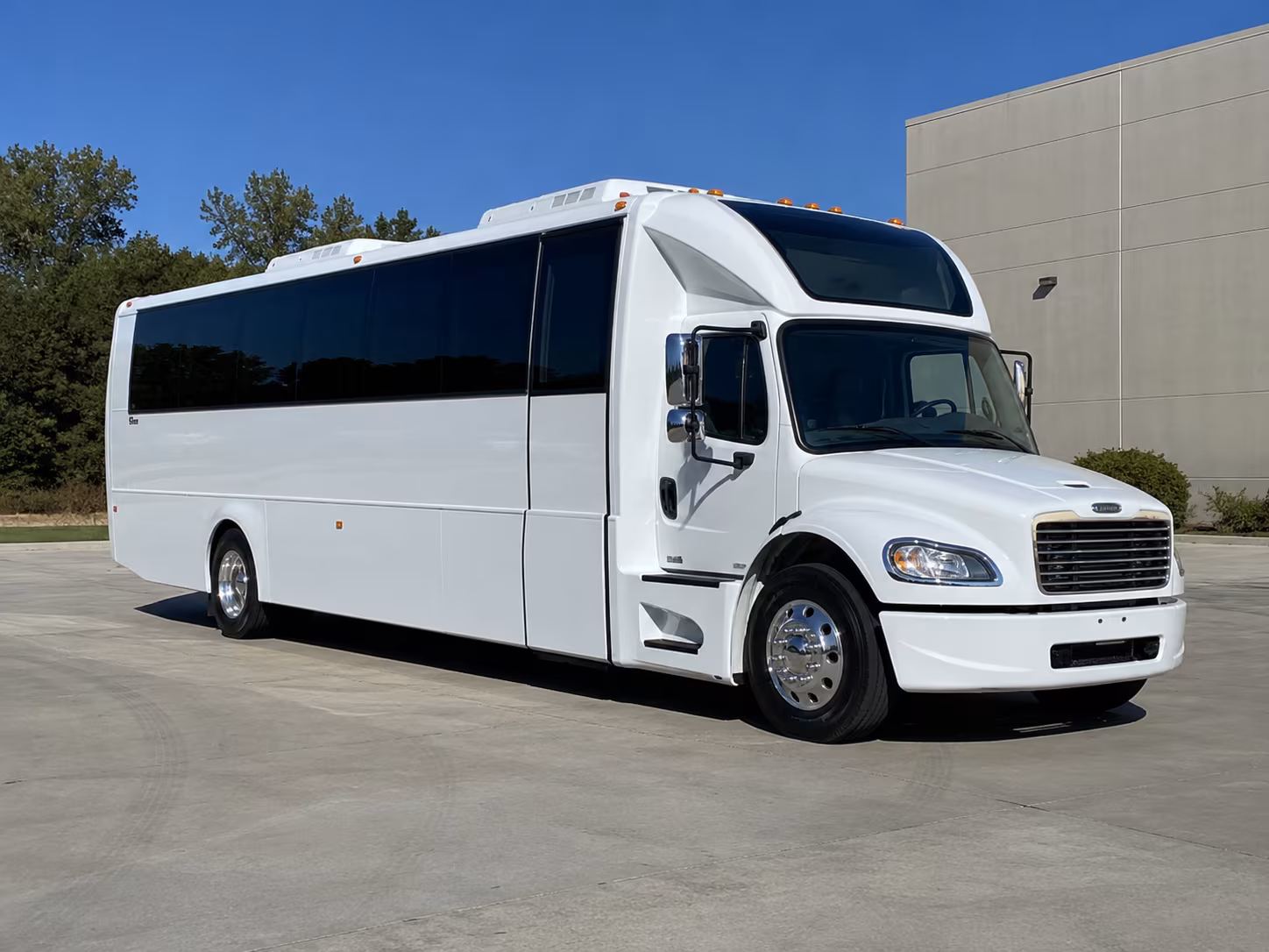 rogers 28 passenger party bus